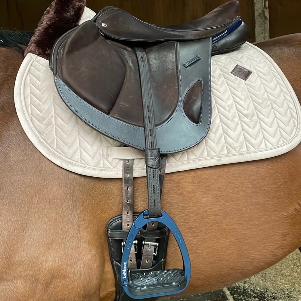 LeMieux Vector Close Contact Stirrup Leather - brown